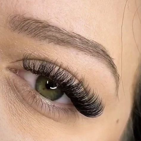 Natural Fake Eyelashes, Evening Eye Makeup, Best Lash Extensions, Lashes Fake Eyelashes, Russian Lashes, Eyelash Technician, Eyelash Extensions Styles, Lash Extensions Styles, Volume Lash Extensions