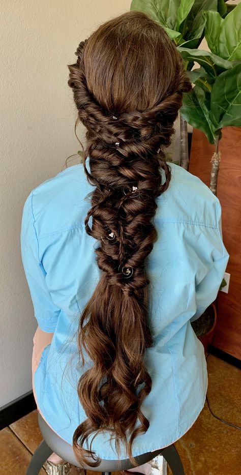 A real life Rapunzel! Long Rapunzel Braid, Rapunzel Hairstyle Tangled, Rapunzel Wedding Hair, Tangled Hairstyle, Rapunzel Braided Hair, Rapunzel Hairstyles, Brunette Rapunzel, Tangled Rapunzel Hair, Rapunzel Hairstyle