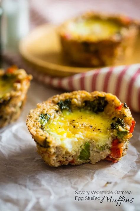 Egg Muffins with Savory Oatmeal Crust | Food Faith Fitness Savory Oatmeal Recipes, Oatmeal Crust, Gluten Free Snacks Healthy, Savory Oatmeal, High Protein Breakfast Recipes, Chips Ahoy, Muffin Tin Recipes, Protein Breakfast Recipes, Egg Muffins