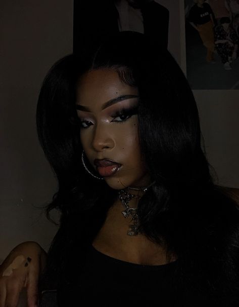 Everyday Y2k Makeup, Aesthetic Makeup Black Women, Vampire Makeup Brown Skin, Fem Makeup Looks, Soft Goth Aesthetic Makeup, Alt Fall Makeup, Girly Emo Aesthetic, Pretty Girl Makeup Looks, Cute Dark Makeup Looks