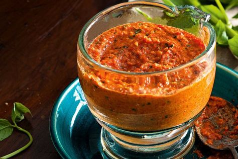 Roasted capsicum pesto Roast Capsicum Dip, Roasted Capsicum Dip, Capsicum Sauce, Roasted Red Pepper Pesto, Roasted Red Peppers Recipes, Vegan Spreads, Sandwich Cafe, Red Pepper Pesto, Capsicum Recipes