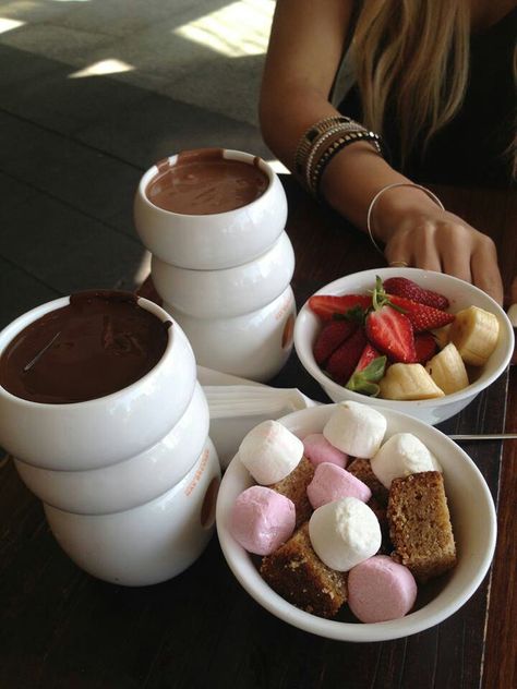 #yummy #fruits Chocolate Tumblr, Max Brenner, Tumblr Food, Food Goals, Recipes From Heaven, Perfect Breakfast, Cafe Food, Cute Food, I Love Food