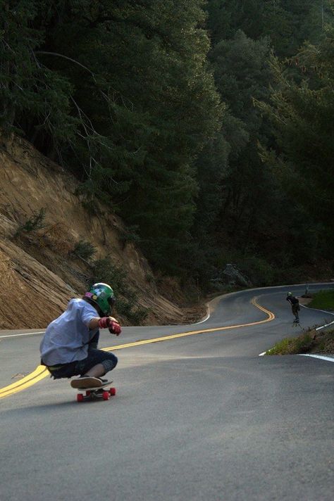 Longboarding Photography, Downhill Longboard, Long Skateboards, Pink Floyd Art, Skateboard Aesthetic, Skate Photos, Skateboard Photography, Skater Aesthetic, Cool Skateboards