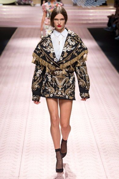 Mode Chanel, Baroque Fashion, Fashion Show Collection, Dolce & Gabbana, Milan Fashion, Couture Fashion, Black And Gold, Madonna, Runway Fashion