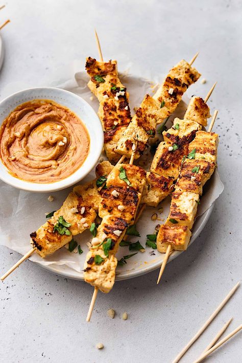 Thai Tofu Satay with Peanut Sauce - Cupful of Kale Tofu Satay, Tofu Kebab, Thai Tofu, Thai Chicken Satay, Red Thai Curry, Curry Pasta, Thai Curry Paste, Vegan Asian Recipes, Red Thai