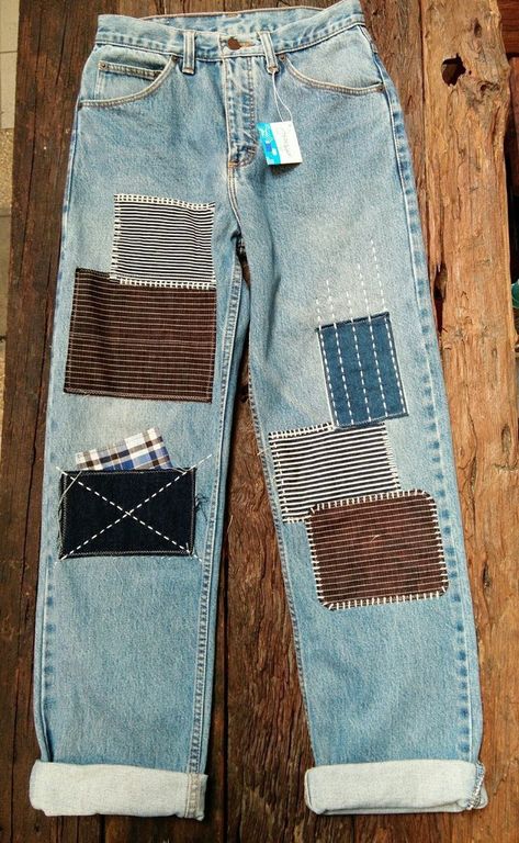 Diy Jorts Cutoffs, Fabric Patches On Jeans, Patched Up Jeans, Patched Jeans Diy Ideas, Jean Knee Patch Ideas, Patch Jeans Diy, Patch Pants Ideas, Jean Patches Ideas, Patched Clothing