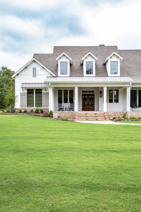 White Farmhouse With Brick Porch, White And Brick Farmhouse Exterior, White Brick Modern Farmhouse, Low Country House Exterior, Transitional Farmhouse Exterior, Modern Farmhouse Ranch Exterior, Lowcountry Farmhouse, Coastal Farmhouse Exterior, Marsh House