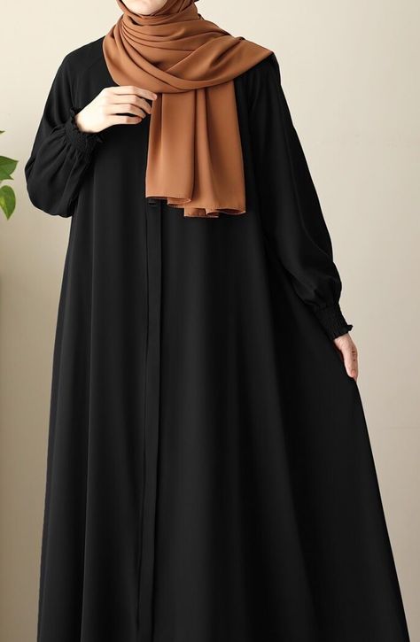 Nakab Muslim Design Simple, Nakab Style, Stylish Abaya Designs, Simple Abaya Designs, Burkha Designs, Black Abaya Designs, Simple Abaya, Islamic Fashion Dresses, Muslim Culture