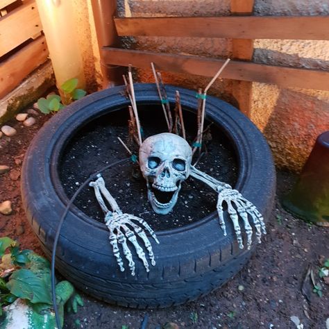 Pumpkin Tire Decoration, Tire Halloween Decorations, Halloween Tire Decorations, Tire Wreath, Tire Decor, Tire Decoration, Skeleton Garden, Tire Ideas, Tire Projects