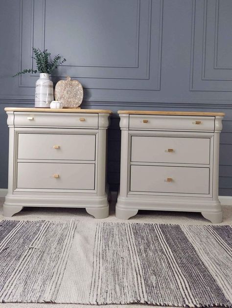 Painted Night Stands Renovated Bedside Tables, Night Table Paint Ideas, Night Stand Flipping Ideas, Night Stand Painting Ideas, Night Stand Flip, Refinished Night Stand Ideas, Two Toned Nightstand, Refurbished Night Stand Ideas, Painted Nightstand Ideas