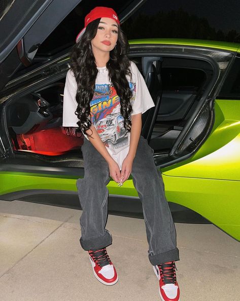 josie alesia ♡ on Instagram: “i only ride for the real ❤️” Jordan 1 Chicago Outfit, Drip Outfits Women, Josie Alesia, Women Streetwear Outfits, Chicago Outfit, Swag Outfits For Girls, Tomboy Outfits, Tomboy Style Outfits