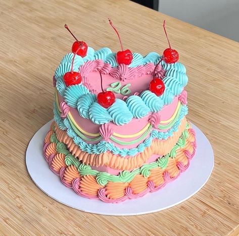 Small vintage birthday cake decoration inspiration blue pink green yellow pastels Vintage Rainbow Cake, Colorful Heart Cake, Rainbow Vintage Cake, Fake Cake Ideas Diy, Cake Ideas Summer, Vintage Cake Aesthetic, Birthday Cake Summer, Summer Cake Ideas, Retro Birthday Cake