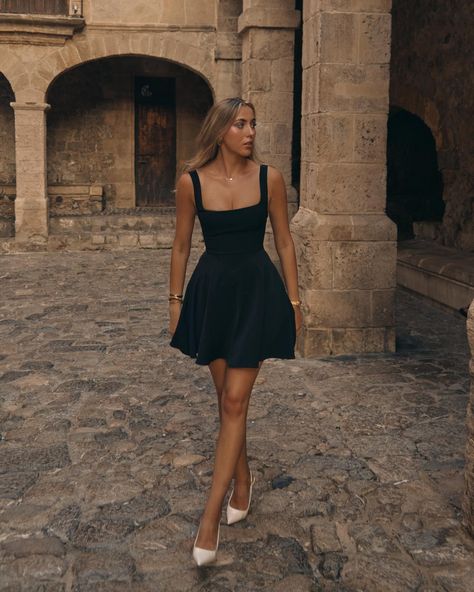 POV: you’re looking for a little black dress & discover Odd Muse… 🔍🖤💭 hello autumn! It’s time to layer your strapless dress ✨ Graduation Dress College, Odd Muse, Ibiza Dress, Square Neck Mini Dress, New York Outfit, Chic Over 50, Summer Picture Poses, Black Dresses Classy, New Years Outfit