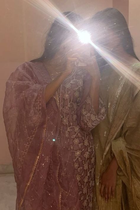 x.KHaDijA cHouHaN Nikaah Aesthetics, Eid Look, Streak Ideas, Traditional Photo, Snap Streak Ideas Easy, Eid Outfit, Eid Outfits, Moroccan Fashion, Desi Fashion Casual