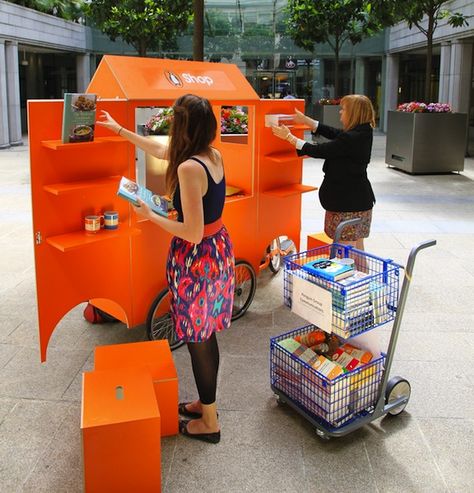 The Terrier and Lobster: The Penguin Books Pop-Up Shop. great bike trailer idea New Pop Up Campers, Book Cart, Mobile Library, Popup Camper, Market Stalls, Mobile Shop, Craft Markets, Boutique Interior, Pop Up Stores