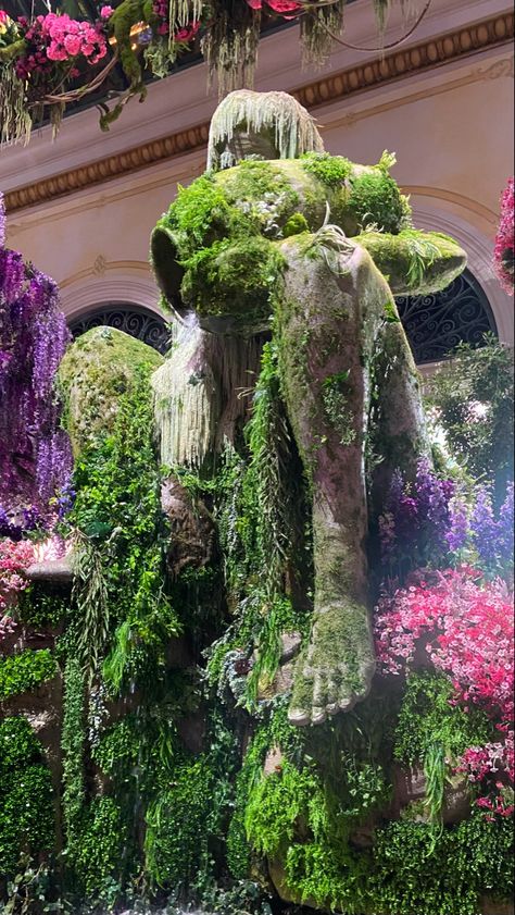 the bellagio conservatory gardens in las vegas Bellagio Conservatory, Conservatory Garden, Aesthetic Rooms, Garden Statues, Botanical Garden, Scenery Wallpaper, Botanical Gardens, Las Vegas, Garden Decor