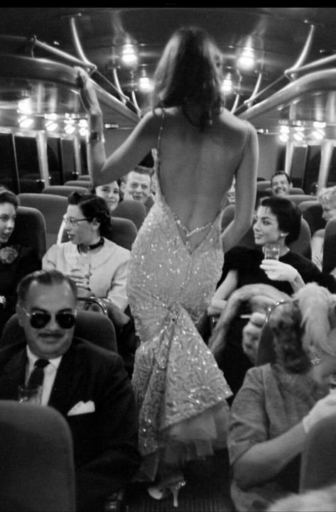 Vikki Dougan, 1950s Women, 1950s Fashion Women, Curve Hugging Dress, Lady Godiva, Backless Gown, Life Magazine, Street Styles, Mermaid Formal Dress