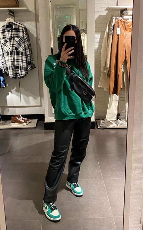 Air Jordan 1 Pine Green Outfit Women, Nike Jordan Lucky Green Outfit, Green Jordans Outfit Women, Green Airforce 1 Outfit Women, Nike Jordan Green Outfit, George Green Jordan 1 Outfit, Fits With Jordans Women, Green Hoddies Outfits Ideas, Green Nike Sweatshirt Outfit