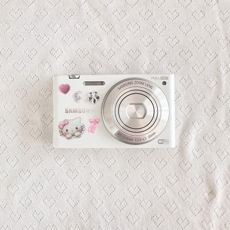 White Digital Camera, Small Digital Camera, Digi Cam, White Camera, Cute Camera, Polaroid Camera, My Kind Of Love, Organization Decor, Birthday List