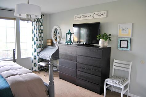 the idea to put two malm ikea dressers side by side 2 Dressers In Bedroom Layout, Dressers Next To Bed, Dressers In Bedroom, Tv Over Dresser In Bedroom, Master Dresser Decor, Malm Dresser, Bedroom Furniture Layout, Small Bathroom Renovations, Trendy Apartment