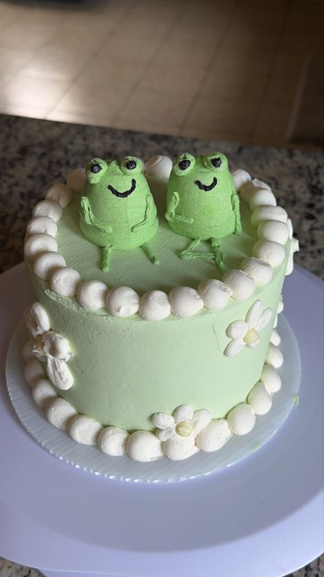 Kawaii Frog Cake, Jonah Core, Frog Cake Ideas, Frog Birthday Cake, Lettering Cake, Froggy Cake, 18th Birthday Cake Ideas, Goofy Cake, 11th Birthday Cake