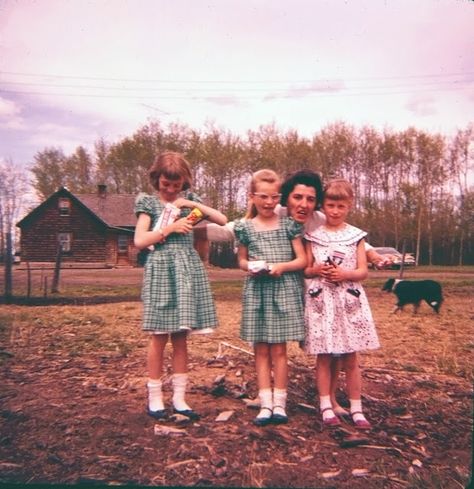 PHOTOS: FOUND VINTAGE SLIDES, 1950s "ON THE FARM" ~ Popthomology Vintage Farm Photos, Vintage Family Photos 1950s, Vintage 1950s Aesthetic, Web Costume, Drama Clothes, Charlotte’s Web, Spice Collection, 50s Aesthetic, Vintage Kids Fashion