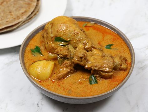 Malaysian Chicken Curry Recipes, Malaysian Curry Recipe, Chicken Roti Recipe, Chicken Massaman, Roti Canai Recipe, Malaysian Chicken Curry, Mughlai Chicken, Malaysian Chicken, Chicken Handi