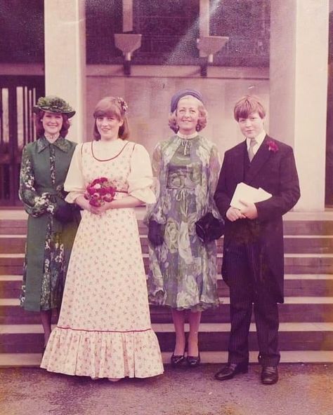 Princess Diana Sisters, British Nobility, Princess Diana Wedding, Prins William, Spencer Family, Diana Wedding, Prins Harry, Princess Diana Photos, Princess Diana Pictures