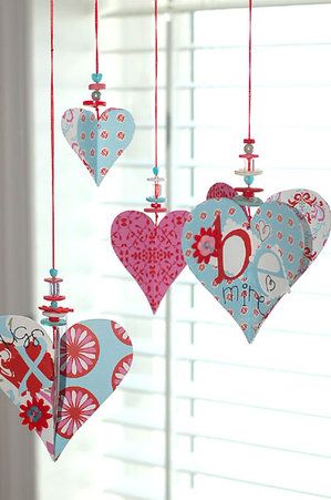 Over 50 of The Best Heart Crafts for Valentine's Day - Just gorgeous hearts to make and inspire. Even recipes! Selamat Hari Valentine, Saint Valentin Diy, Valentines Bricolage, Diy Valentines Decorations, Hari Valentine, Diy Valentine, Homemade Valentines, Groundhog Day, Heart Crafts