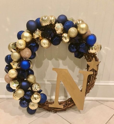 How to Make an Initial Ornament Wreath (Army Navy Game Decor Idea) Navy Decorations, Football Themed Desserts, Go Navy Beat Army, Army Navy Football, Game Crafts, Navy Families, Navy Football, Navy Decor, Game Decor