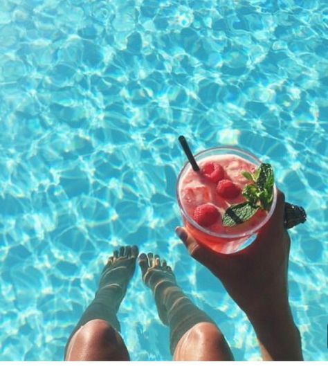 Las Vegas Woman Magazine on Instagram: “Cheers to the weekend! Looks like a great weekend to be poolside with a drink, relaxing and enjoying the sunshine ☀️ Looking for some ideas…” Pool Photography, Summer Pool, In The Pool, Summer Photos, Summer Pictures, Summer Photography, Photo Instagram, A Drink, Endless Summer