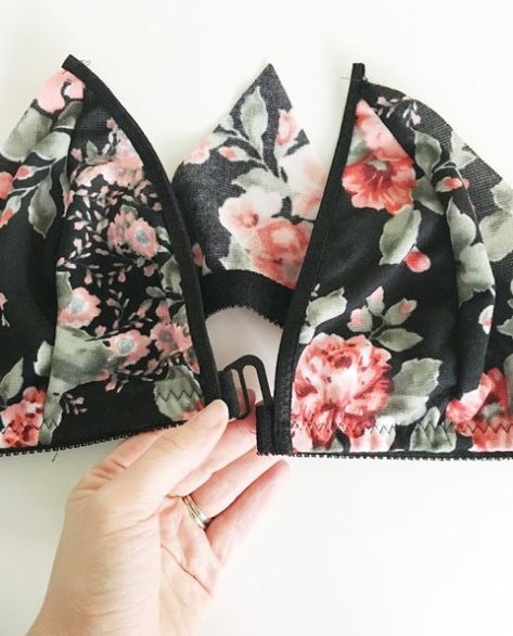 Diy Bra Pattern, Diy Bralette, Beautiful Bras, Sewing Darts, Bralette Pattern, Diy Bra, Making Clothes, Pattern Hack, Bra Hacks