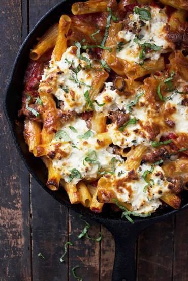 Baked Sausage and Ricotta Rigatoni - This hearty and delicious baked pasta with sausage and ricotta is a wonderful meal, with tons of flavour and just enough cheese to satisfy! Baked Pasta With Sausage, Italian Sausage Recipes Pasta, Baked Italian Sausage, Baked Sausage, Sausage Pasta Bake, Easy Pasta Dinner Recipes, Pasta Seasoning, Sausage And Kale, Sausage Pasta Recipes