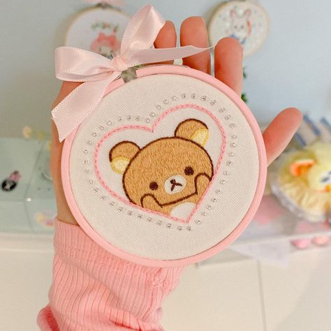 Kawaii Embroidery, Cute Embroidery Patterns, Kawaii Cross Stitch, Embroider Ideas, Diy Embroidery Designs, Cute Embroidery, Sewing Embroidery Designs, Hand Embroidery Art, Modern Embroidery