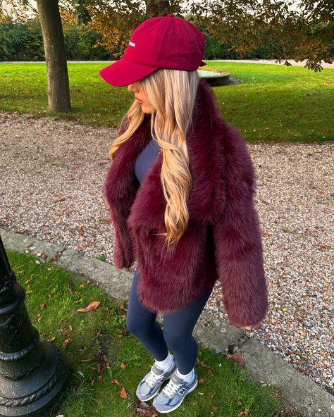 NOW LIVE 😍✨ “Aubrey” Faux Fur Coat in Burgundy - obsessed 🍒 P.s. You Need This Jacket 💋🛒 Burgundy Fur Coat Outfit, Burgundy Fur Coat, Fur Coat Outfit, Burgundy Colour, Fur Fabric, Stylish Coat, Faux Fur Fabric, Fur Fabrics, Coat Outfits