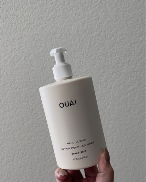 minimal aesthetic skincare luxury Ouai Skincare Aesthetic, Ouai Hand Lotion, Oui Skincare, Hand Lotion Aesthetic, Iphone Photography Ideas, Ouai Hair Products, Skincare Photography Ideas, Lotion Aesthetic, Skincare Organiser