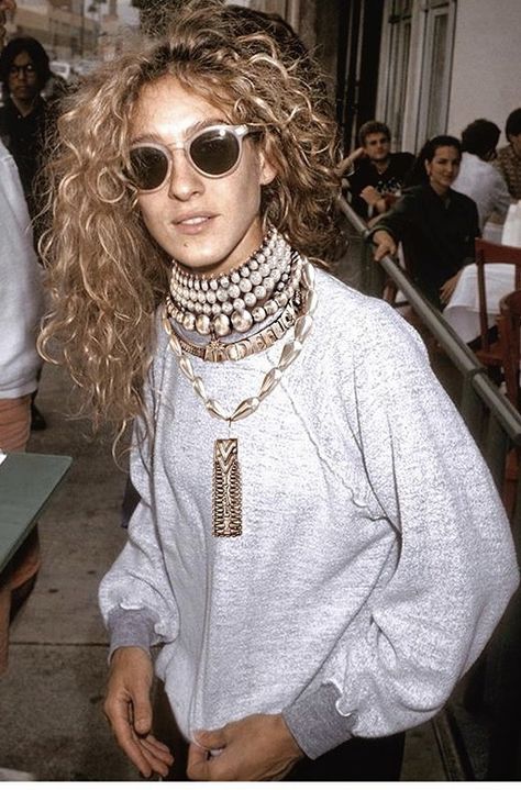 Layered Gold Necklaces, Christmas Glam, Banana Nut Bread, Nut Bread, Sarah Jessica Parker, Mode Inspo, Style Crush, Carrie Bradshaw, Gold Necklaces