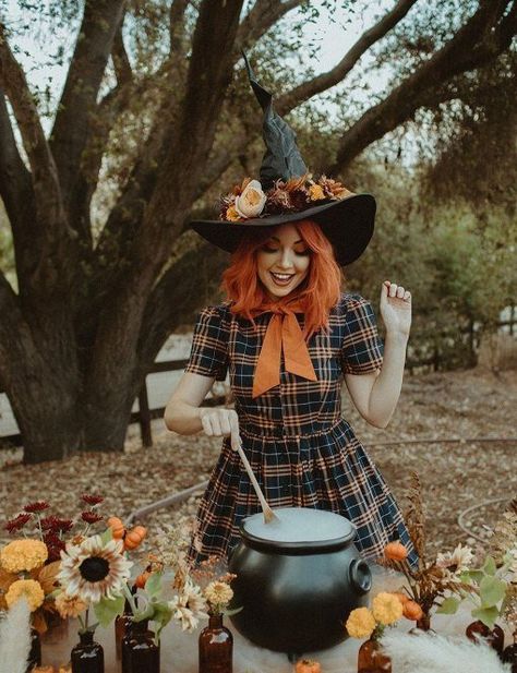 Plaid Witch Costume, Floral Witch Costume, Crazy Witch Costume, Easy Halloween Dress Up, Awesome Witch Costumes, Warm Witch Costume, Cute Witch Photoshoot, Fairy Witch Costume Diy, Themed Witch Costume