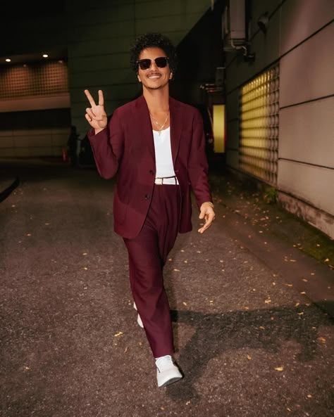 Bruno Mars Costume, Bruno Mars Concert Outfit, Bruno Mars Style, Mars Wallpaper, 90s Fashion Men, Gamine Style, Birthday Fits, Boy Fits, Casual Preppy Outfits