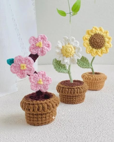 Crochet Bouquet, Crochet Plant, Crochet Business, Kawaii Crochet, Crochet Fashion Patterns, Crochet Flower Tutorial, Fun Crochet Projects, Crochet Flower Patterns, Diy Crochet Projects