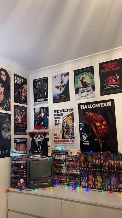 Horror Movies Bedroom, Horror Fan Room Decor, Horror Movie Bedroom Decor, Horror Poster Wall Bedroom, Minimalist Horror Bedroom, Vintage Horror Bedroom, Horror Movie Bedroom Aesthetic, Horror Movies Room Decor, Horror Fan Room