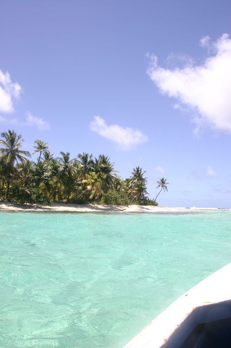 Approaching Sandy Island by boat Carriacou Grenada, Dream Vacation Spots, Caribbean Beach, Caribbean Beaches, Travel List, Dream Vacation, Tropical Islands, Turks And Caicos, Vacation Spots