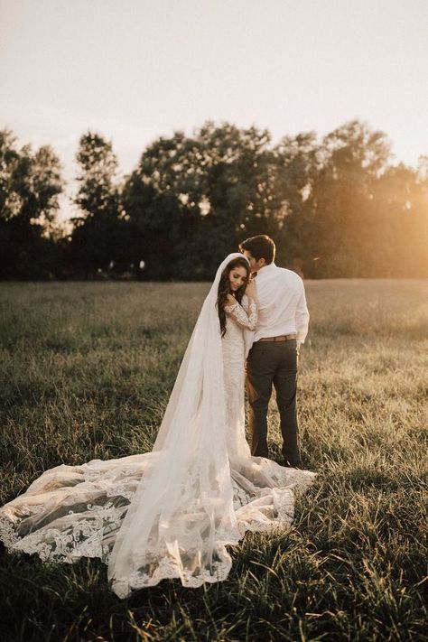 Bride Groom Poses, Wedding Portrait Poses, Idaho Wedding, Wedding Photography Bride, Wedding Picture Poses, Wedding Photography Styles, Wedding Couple Poses, Wedding Photos Poses, Groom Photo