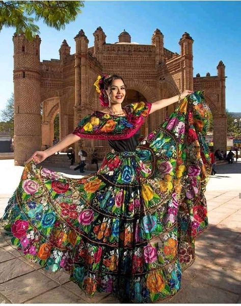 Hispanic Outfits, Traditional Mexican Clothing, Mexico Clothing, Mexican Traditional Clothing, Charro Outfit, Mexican Outfits, Mexican Clothing, Rodeo Events, Outfits For Mexico