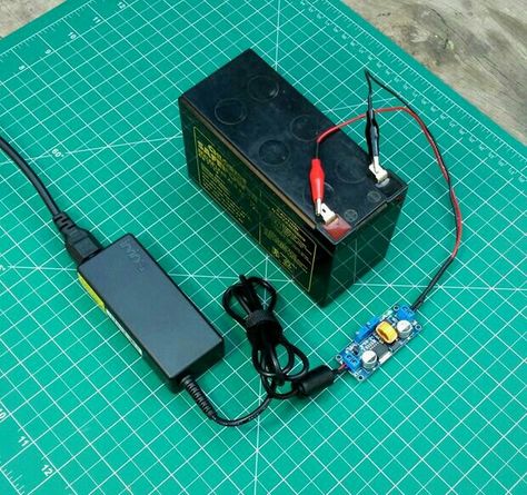 Battery Charger Circuit, Diy Chargers, Electronics Basics, Electronic Circuit Projects, Electronics Mini Projects, Car Battery Charger, Electrical Projects, Energy Art, Electronics Projects Diy