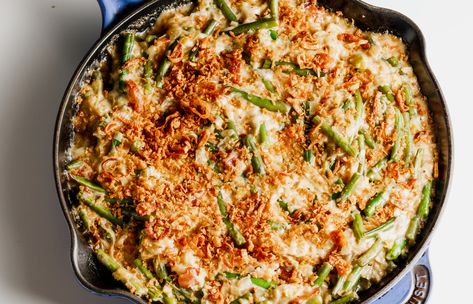 Cheesy Green Bean Recipes, Creamed Green Beans, Cheesy Green Beans, Thanksgiving Meal Plan, Cheesy Green Bean Casserole, Italian Side Dishes, Homemade Cheese Sauce, Crispy Shallots, Beans Recipe