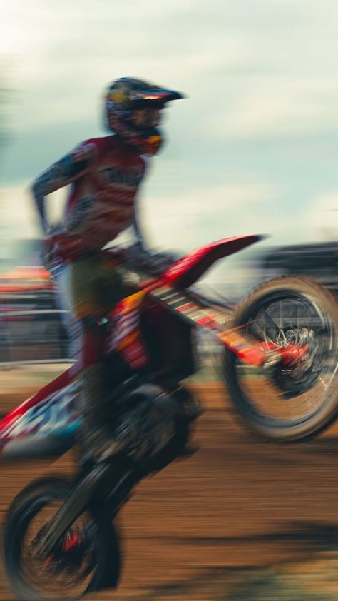 Dirt Bike Background, Motocross Bikes Wallpaper, Dirt Bike Aesthetic Wallpaper, Dirtbikes Wallpaper, Dirtbike Aesthetic, Motocross Aesthetic, Dirt Bike Aesthetic, Supermoto Wallpaper, Dirt Bike Wallpaper