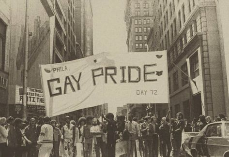 1970s Aesthetic, Gay History, Lgbt History, Gay Pride Parade, Lgbt Rights, Pride Day, All The Young Dudes, Somebody To Love, Pride Parade