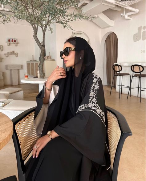 Goals Motivation Quotes, Millionaire Affirmations, Hijabi Fashion Summer, Business Makeup, Dubai Summer, Abaya Outfit, Seductive Style, Nyc Style, Dubai Style