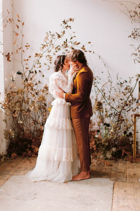 Earth tone fall wedding ideas | Dried flower wedding ideas | 100 Layer Cake #fallwedding #fallfoliage #fall #fallceremony Vintage Couture Gowns, Hanging Floral Installation, Earth Tone Wedding, 70s Glamour, 1970s Wedding, Floral Installation, Organic Textures, Dried Florals, 70s Boho